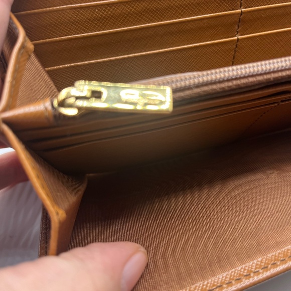 SALVATORE FERRAGAMO Beautiful Large compact Beige wallet/Italy - Picture 6 of 7